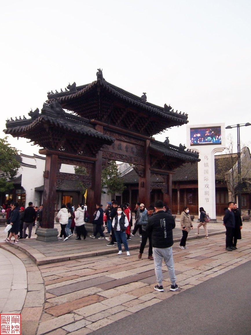 这是什么“神仙”物业!自发为小区300多辆车盖上防雪薄膜